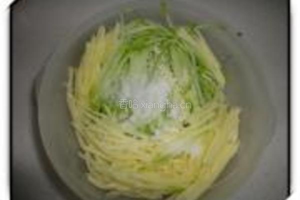 土豆萝卜丝饼的做法图解2