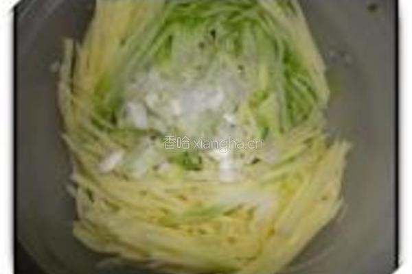 土豆萝卜丝饼的做法图解3