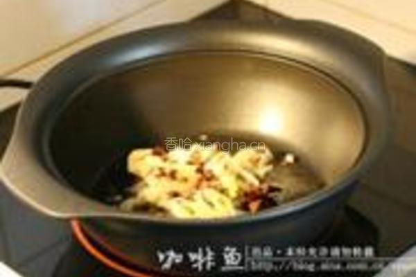 小鸡炖榛蘑的做法图解2