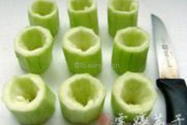 虾仁干贝鸳鸯丝瓜盅的做法图解1