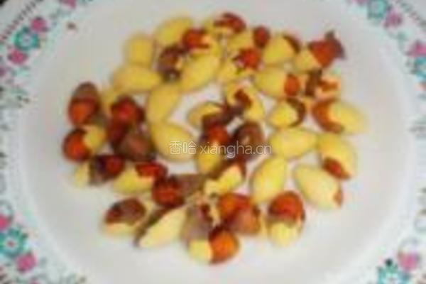 白果芹菜炒虾仁的做法图解1