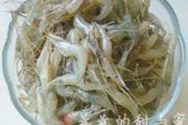 小河虾炒韭菜的做法图解1
