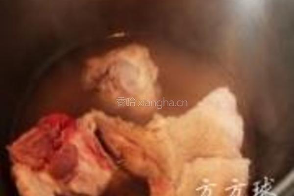 大骨蘑菇丝瓜汤的做法图解2