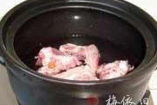 猴头菇玉米排骨汤的做法图解3