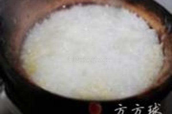 腊肠香菇煲仔饭的做法图解3