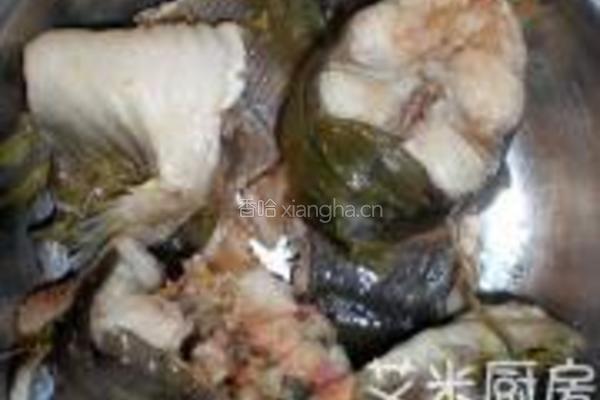 蒜瓣烧鲶鱼的做法图解1
