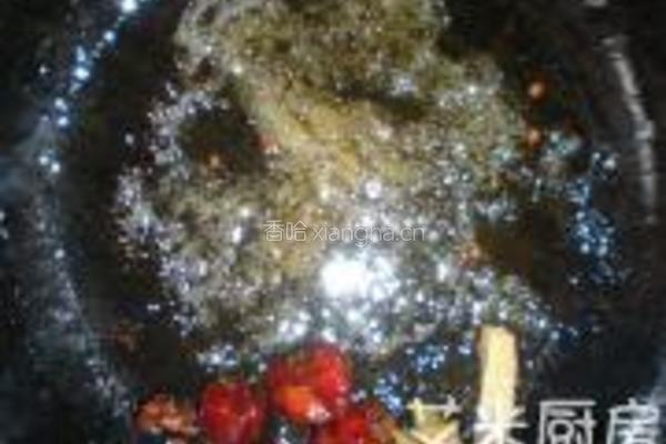 蒜瓣烧鲶鱼的做法图解3