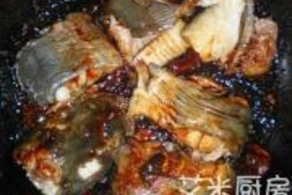 蒜瓣烧鲶鱼的做法图解4
