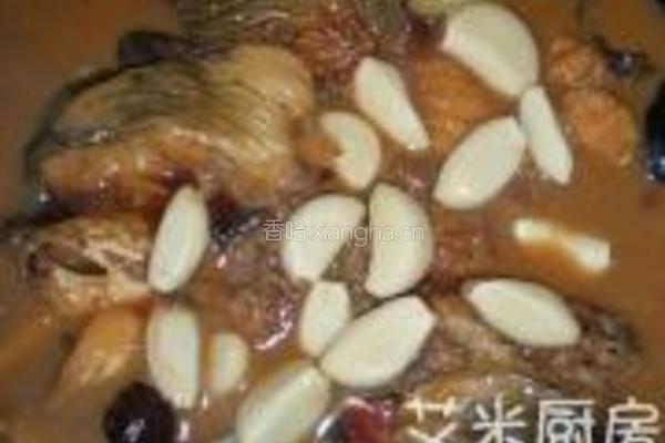 蒜瓣烧鲶鱼的做法图解6