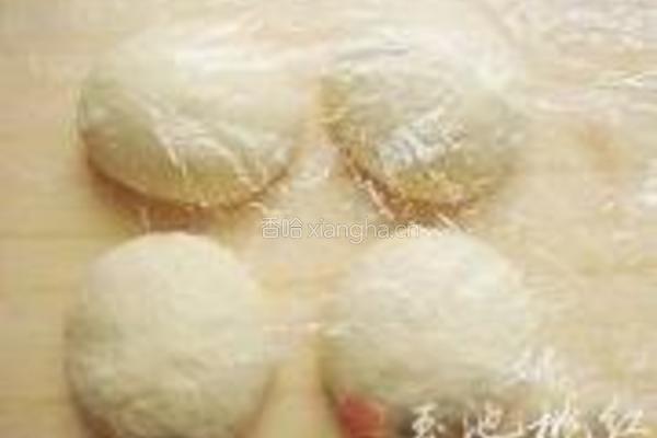 牛肉松毛毛虫面包的做法图解1