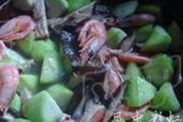 丝瓜香菇北极虾的做法图解4