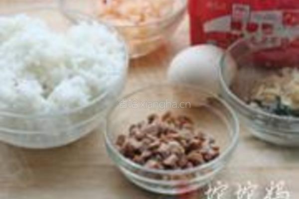 韩式辣白菜炒饭的做法图解1