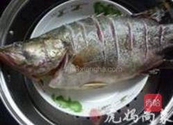 蒜香鲫花鱼的做法图解5