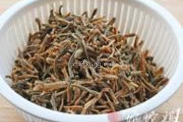 腊仔鸡烧干豆角的做法图解1