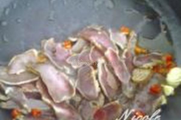 腊猪舌炒韭菜的做法图解3