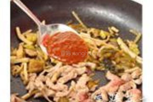 酸辣牛肉米粉的做法图解3