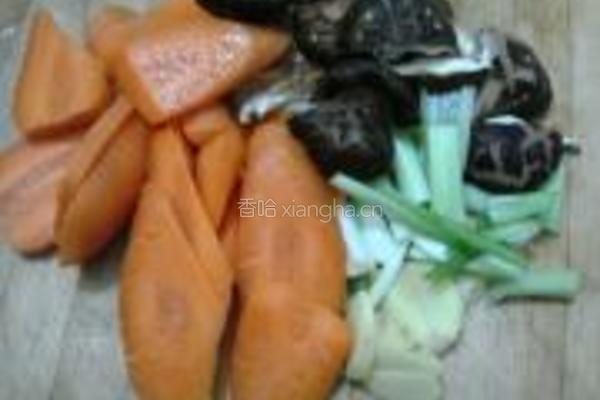 茭白红萝卜炖排骨的做法图解2