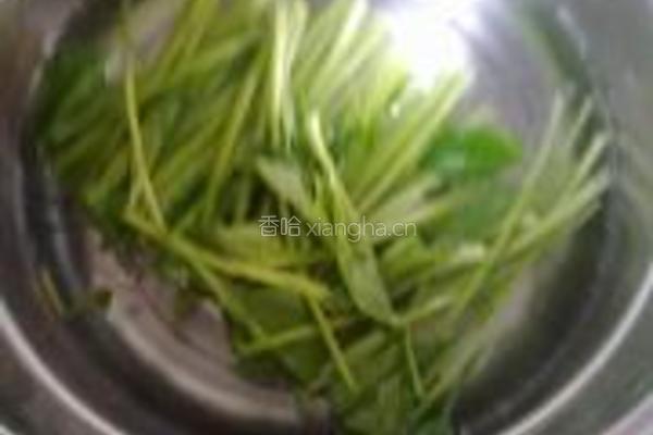 菠菜拌饭的做法图解1