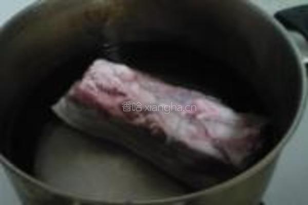 蒜泥白肉的做法图解1
