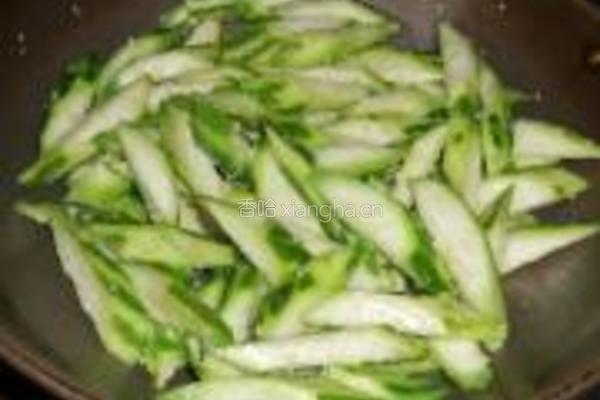 蒜茸炒丝瓜的做法图解7