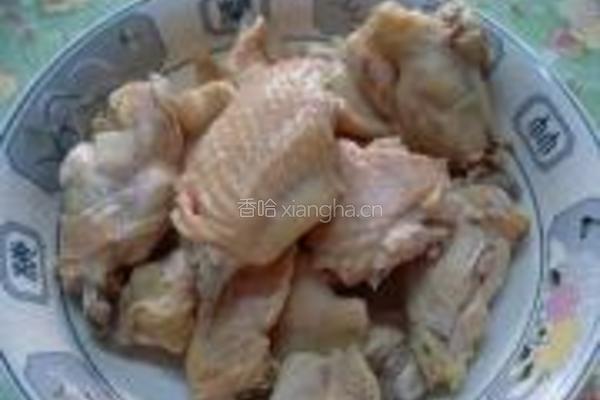 菜花烧鸡翅的做法图解1