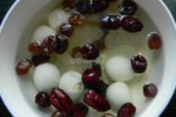 龙眼肉红枣炖鹌鹑蛋的做法图解2
