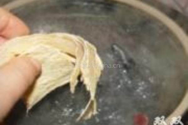 黄芪乌鸡汤的做法图解4