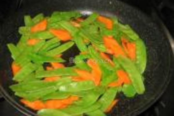 火腿炒荷兰豆的做法图解6