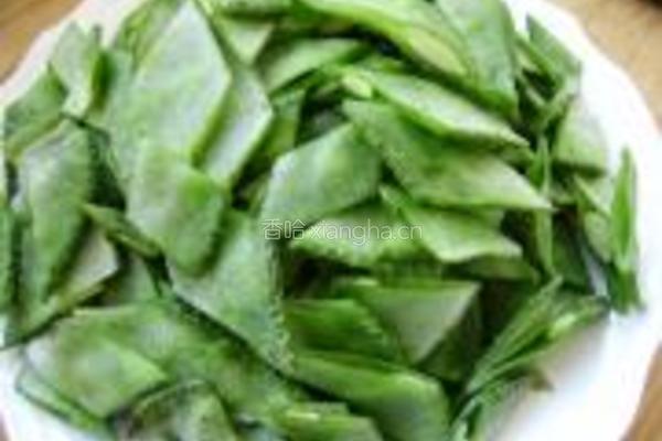扁豆炒土豆片的做法图解2