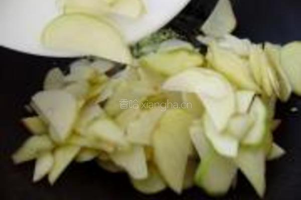 扁豆炒土豆片的做法图解3