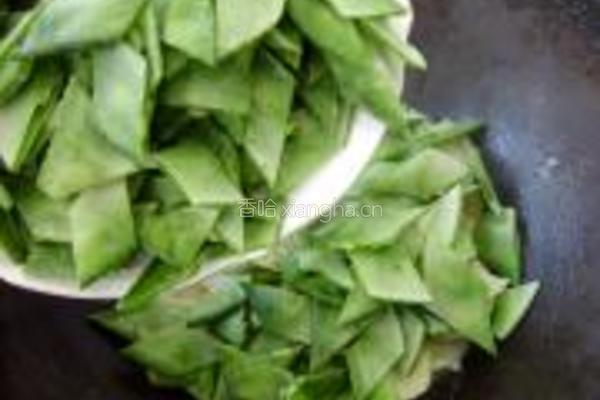 扁豆炒土豆片的做法图解5