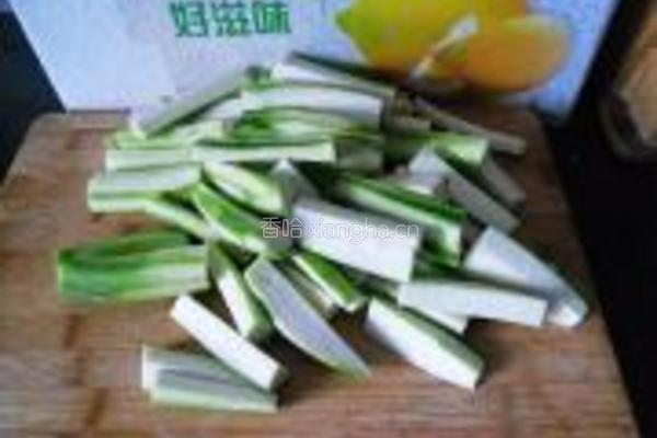 蒜仔烧丝瓜的做法图解2