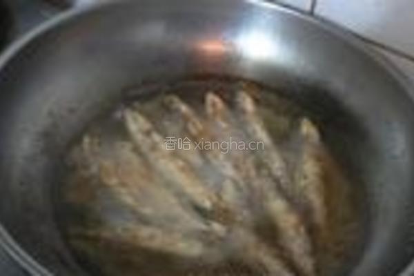椒盐香酥多春鱼的做法图解7