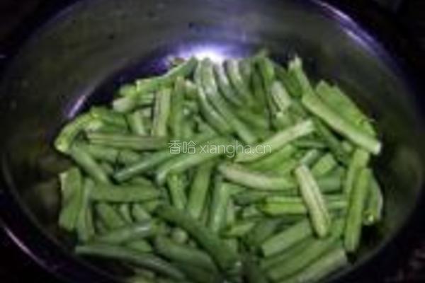 酱焖肉片扁豆的做法图解2