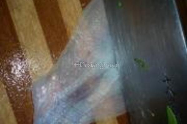 青菜炒鱿鱼干的做法图解3