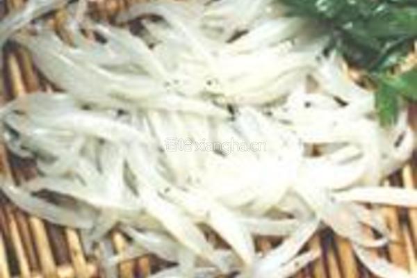 油炸小银鱼的做法图解1