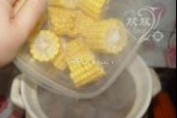 玉米炖鸡爪的做法图解9