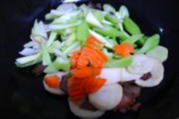 腊肉杏鲍炒西芹的做法图解5