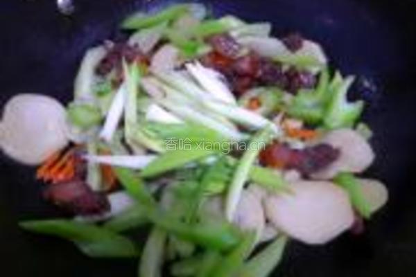 腊肉杏鲍炒西芹的做法图解6