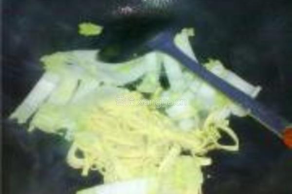 白菜千张鹌鹑蛋汤的做法图解3