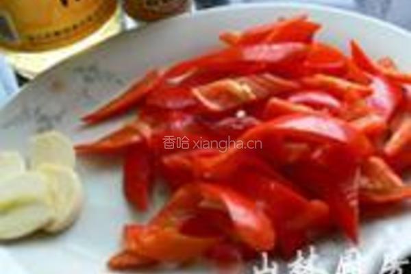 红椒炒肉or肉炒红椒的做法图解2
