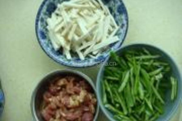 杏鲍菇炒肉丝的做法图解2