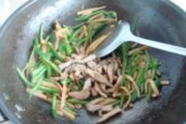杏鲍菇炒肉丝的做法图解8