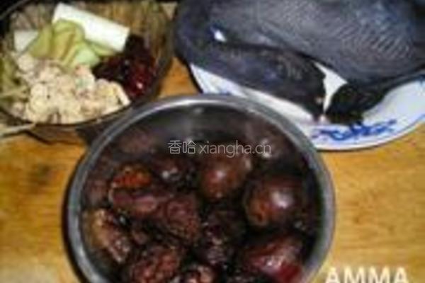 归芪乌鸡汤的做法图解1