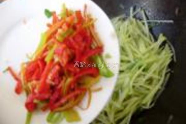 土豆丝炒辣椒丝的做法图解4
