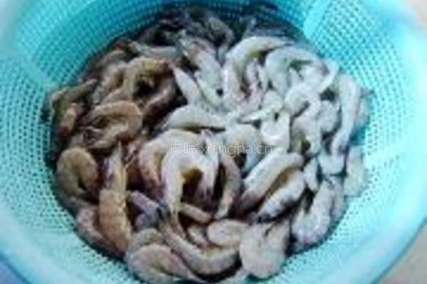 酱油小虾的做法图解1
