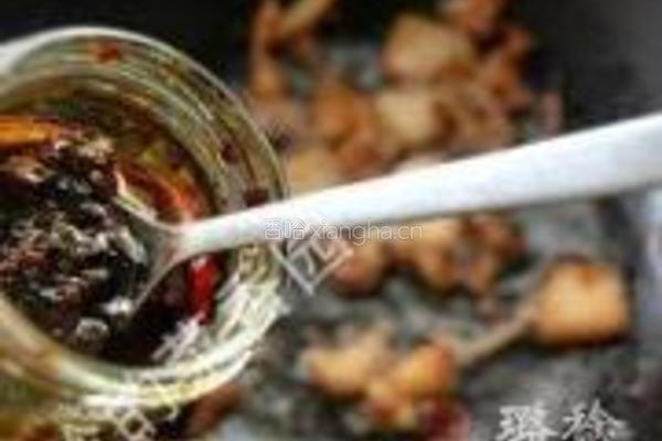 豆芽炒双菌的做法图解4