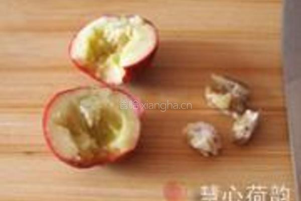 山楂红枣粥的做法图解2