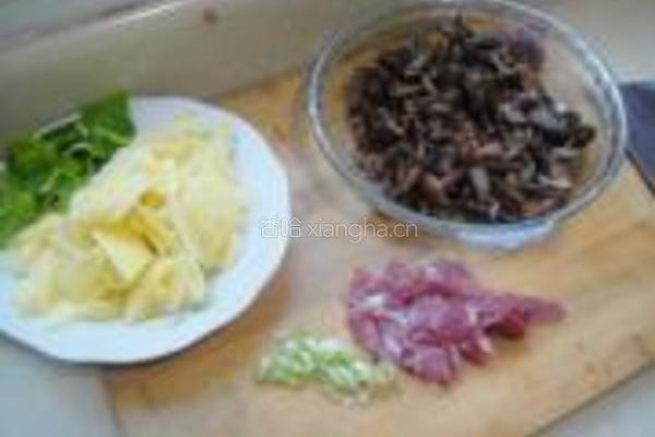 榛蘑土豆片的做法图解2