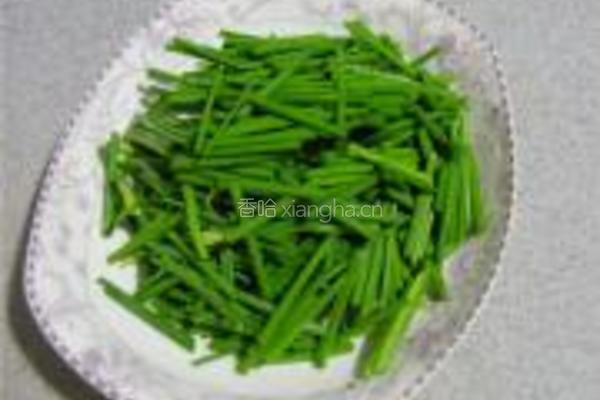 肉丝虫草花炒韭苔的做法图解2
